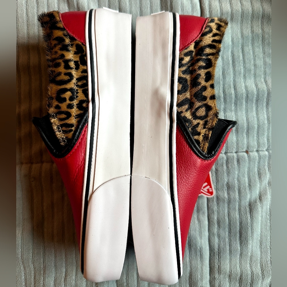 Classic Slip On Platform - Picture 4 of 10